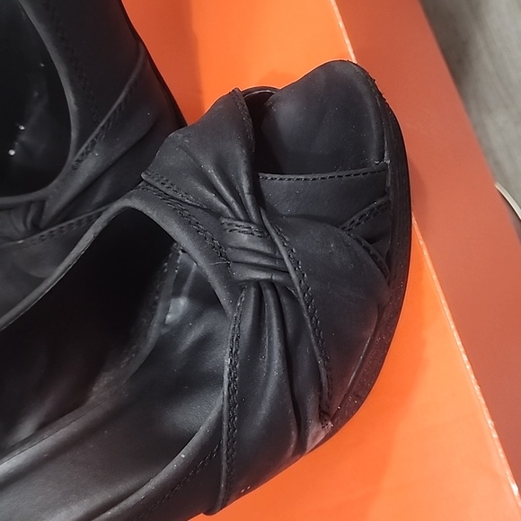 Black heels - Picture 2 of 3